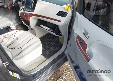 2011 Toyota Sienna Limited z USA, uszkodzony, nr VIN 5TDDK3DC2BS028979